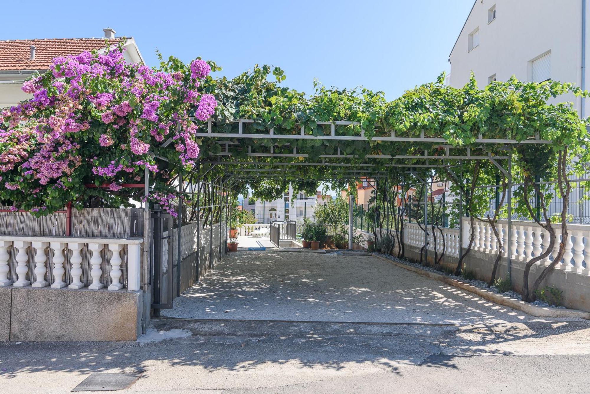 Apartment Bougainvillea Trogir Exterior photo