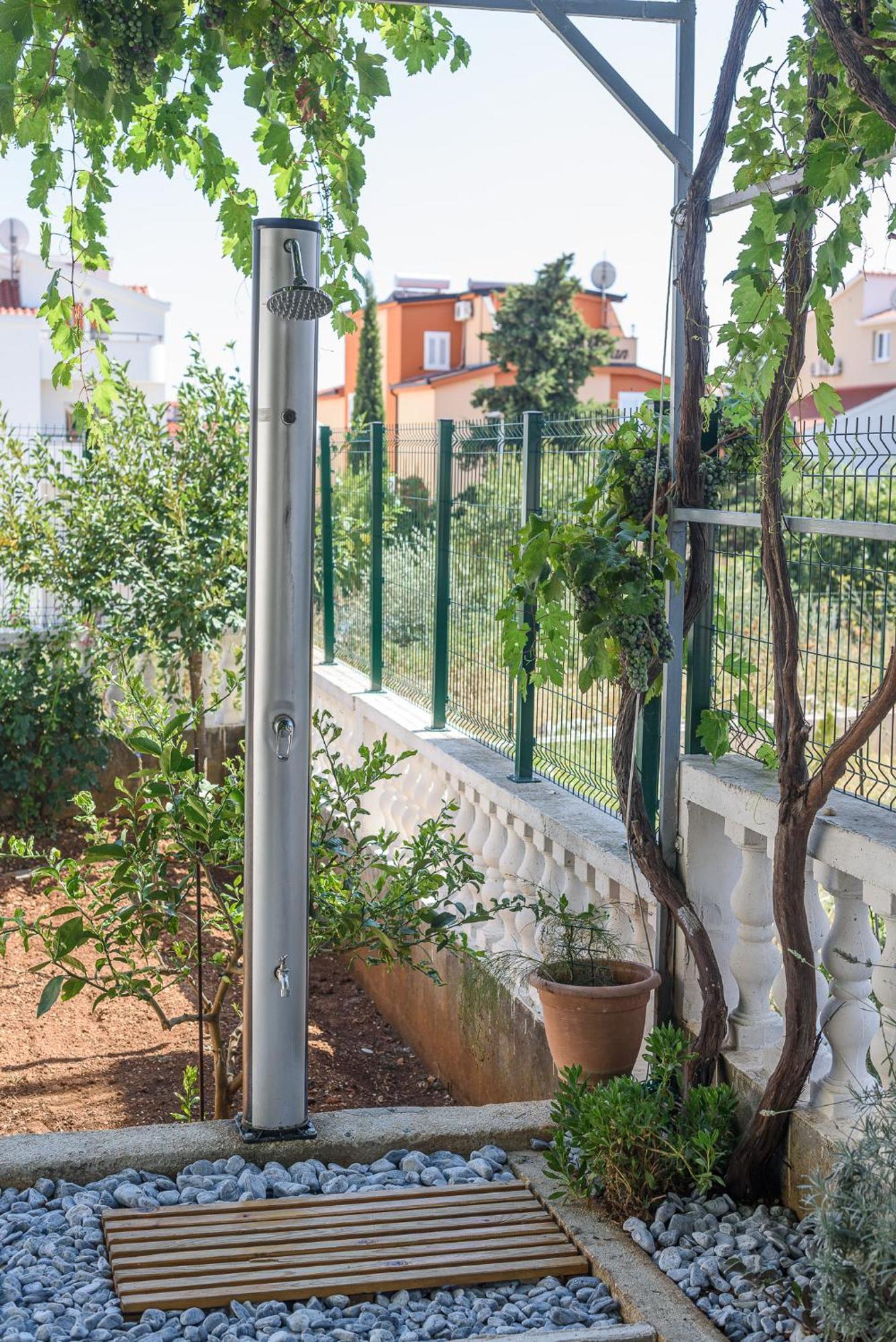 Apartment Bougainvillea Trogir Exterior photo