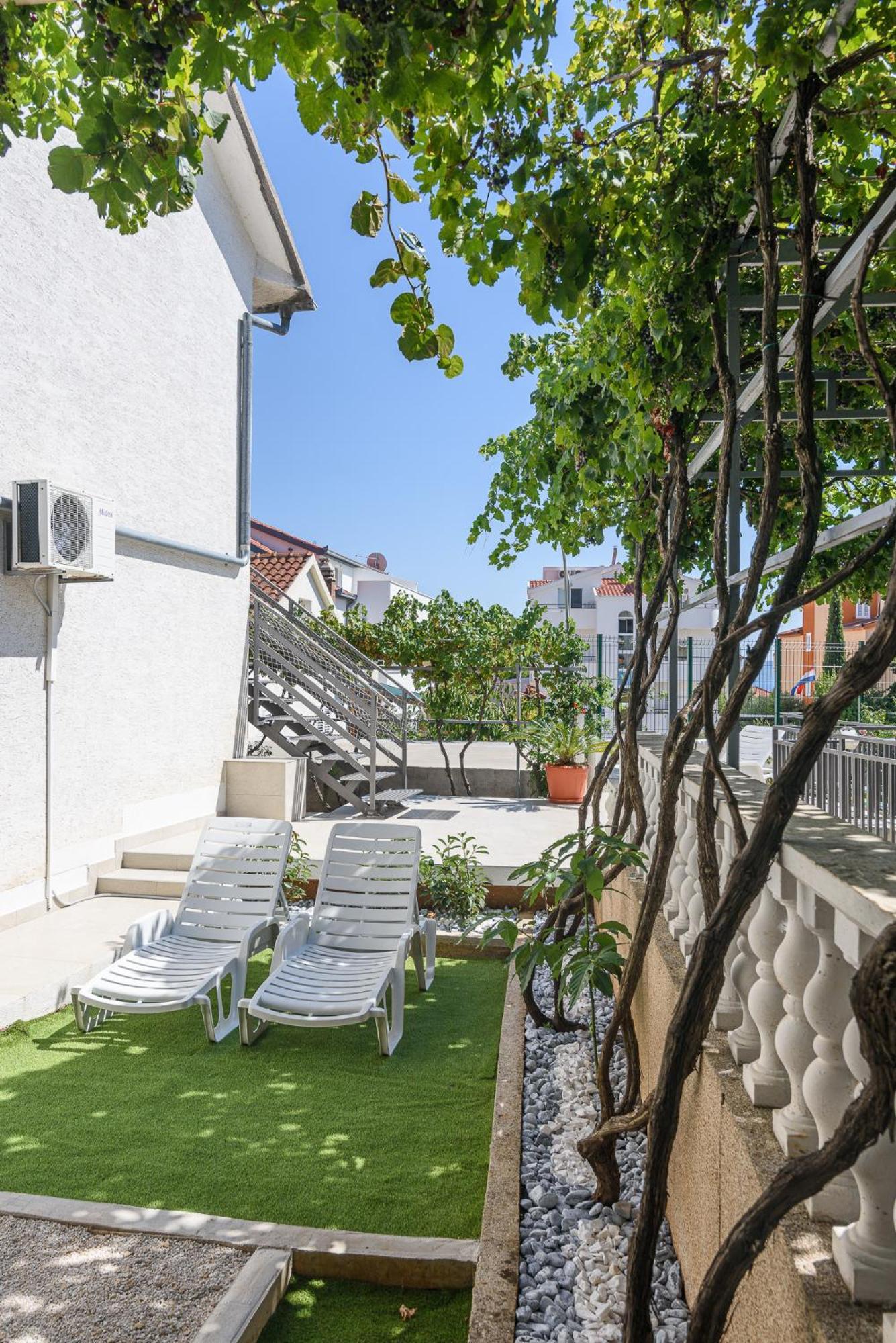 Apartment Bougainvillea Trogir Exterior photo