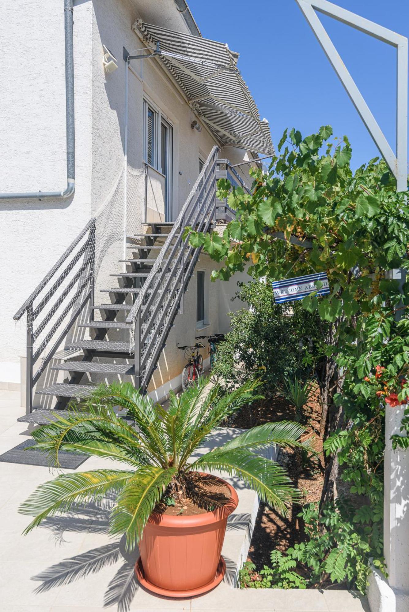 Apartment Bougainvillea Trogir Exterior photo