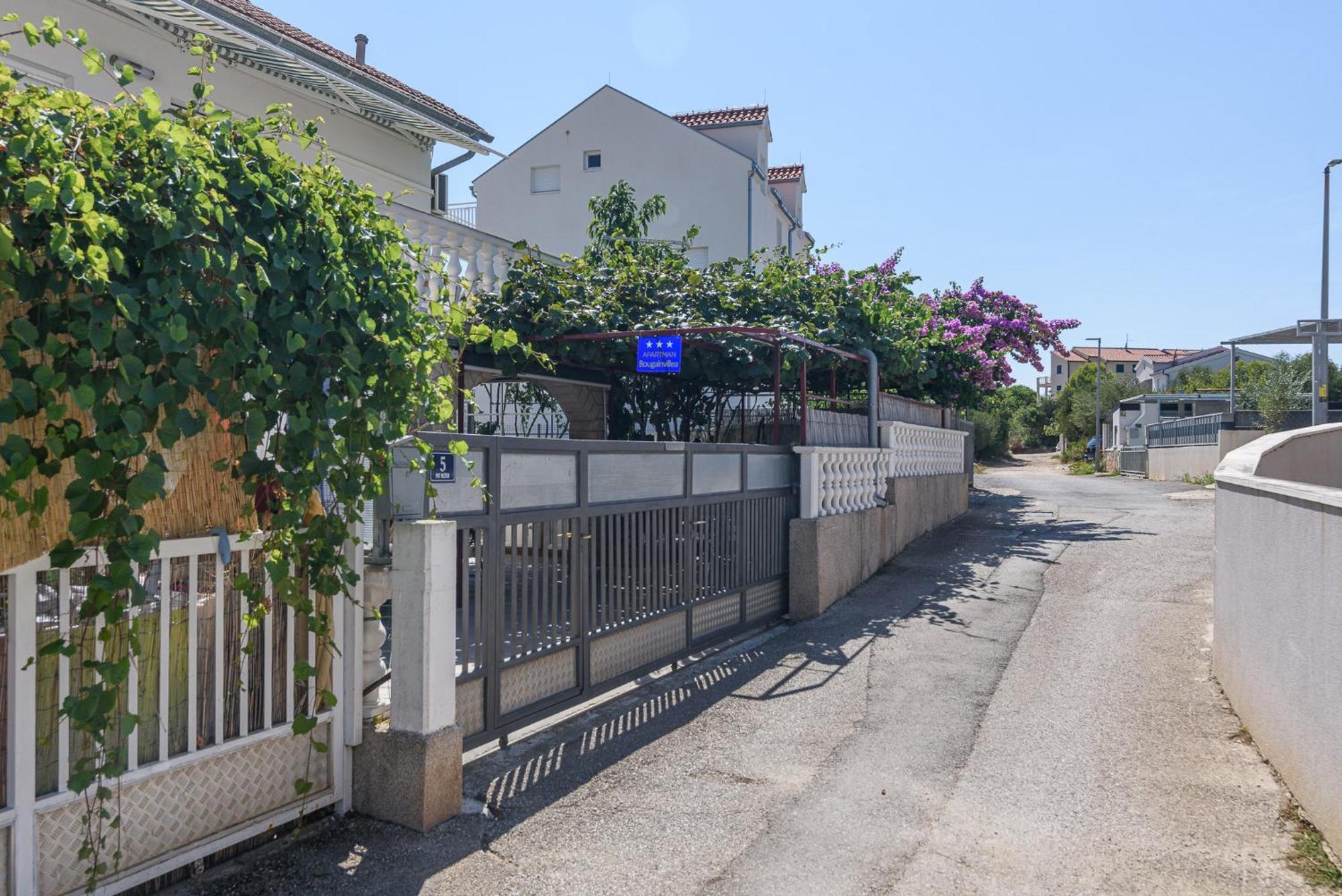 Apartment Bougainvillea Trogir Exterior photo