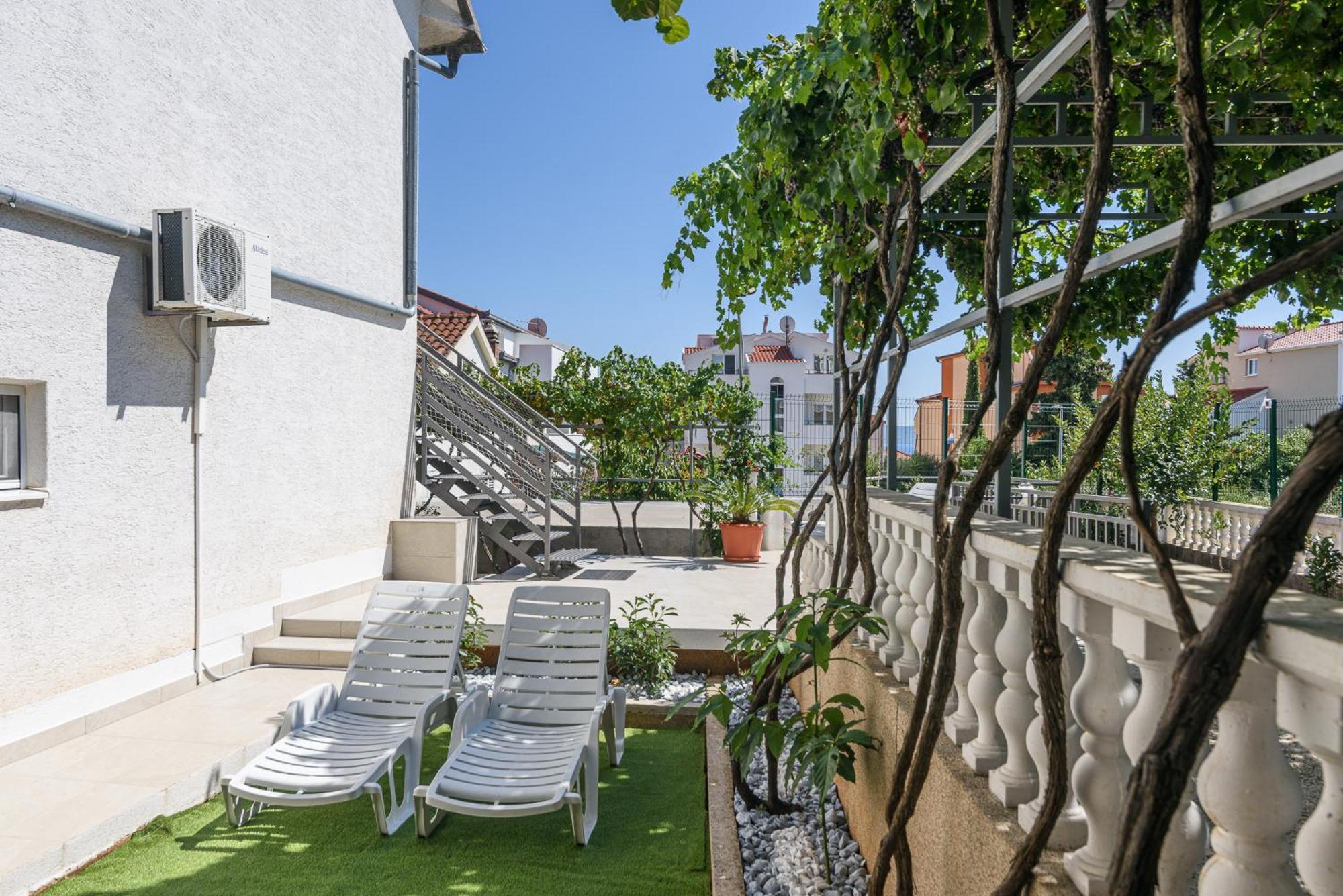 Apartment Bougainvillea Trogir Exterior photo