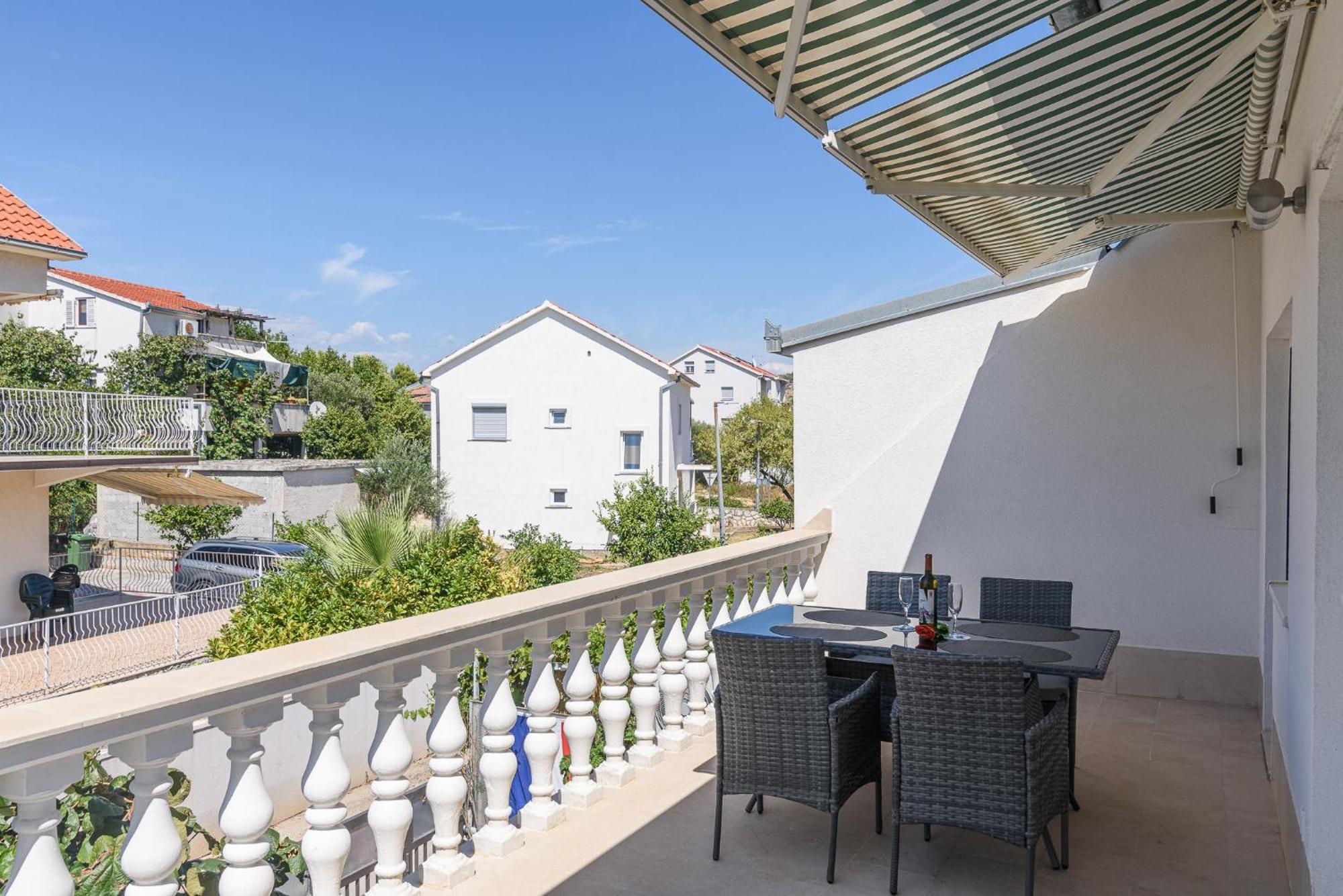 Apartment Bougainvillea Trogir Exterior photo